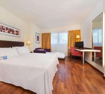 Hotel Port Feria Valencia Room