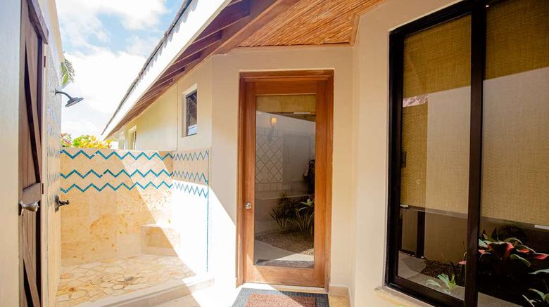 <b>The Resort at Almond Beach Room</b>. Images powered by <a href="https://iceportal.shijigroup.com/" title="IcePortal" target="_blank">IcePortal</a>.