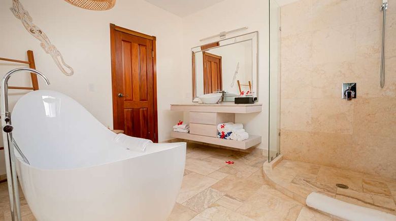 <b>The Resort at Almond Beach Room</b>. Images powered by <a href="https://iceportal.shijigroup.com/" title="IcePortal" target="_blank">IcePortal</a>.