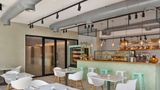 <b>DoubleTree by Hilton Yas Isl Residences Restaurant</b>. Images powered by <a href="https://iceportal.shijigroup.com/" title="IcePortal" target="_blank">IcePortal</a>.