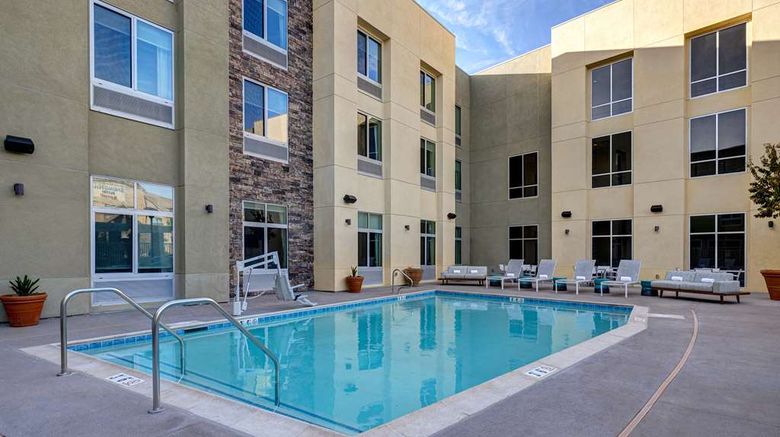 <b>Hilton Garden Inn Temecula Pool</b>. Images powered by <a href="https://iceportal.shijigroup.com/" title="IcePortal" target="_blank">IcePortal</a>.