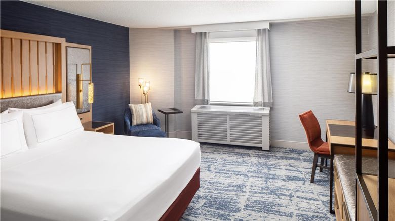 <b>DoubleTree by Hilton Silver Spring DC N Room</b>. Images powered by <a href="https://iceportal.shijigroup.com/" title="IcePortal" target="_blank">IcePortal</a>.