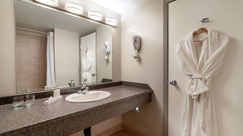 <b>Ramada by Wyndham Northern Grand Hotel Room</b>. Images powered by <a href="https://iceportal.shijigroup.com/" title="IcePortal" target="_blank">IcePortal</a>.