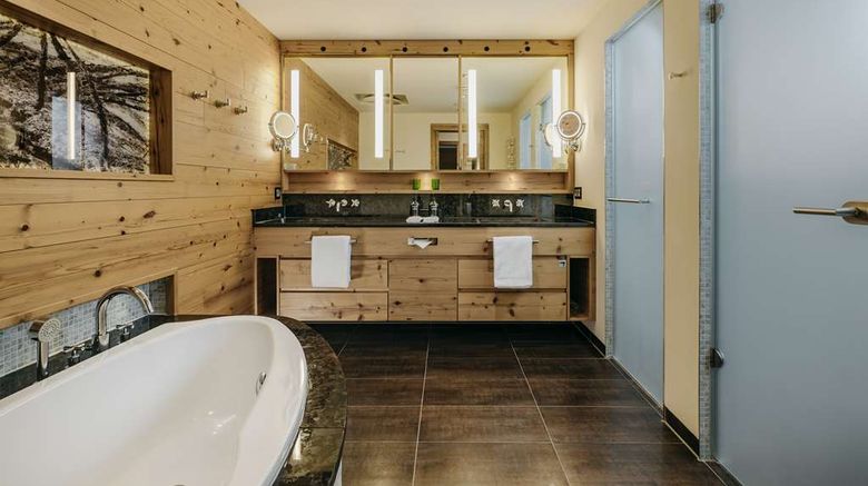 <b>Grand Tirolia Hotel Kitzbuhel Suite</b>. Images powered by <a href="https://iceportal.shijigroup.com/" title="IcePortal" target="_blank">IcePortal</a>.