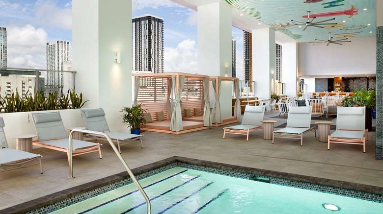 <b>Yotel Miami Pool</b>. Images powered by <a href="https://iceportal.shijigroup.com/" title="IcePortal" target="_blank">IcePortal</a>.