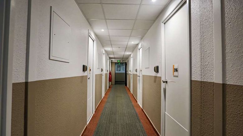 <b>Hotel Premiere Classe Plaisir Gatines Restaurant</b>. Images powered by <a href="https://iceportal.shijigroup.com/" title="IcePortal" target="_blank">IcePortal</a>.