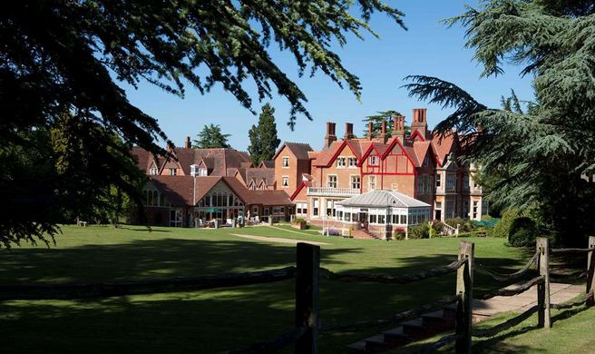 Pendley Manor Hotel Exterior