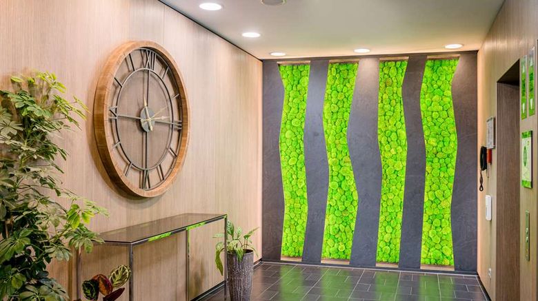 <b>Best Western Hotel Airport Frankfurt Lobby</b>. Images powered by <a href="https://iceportal.shijigroup.com/" title="IcePortal" target="_blank">IcePortal</a>.