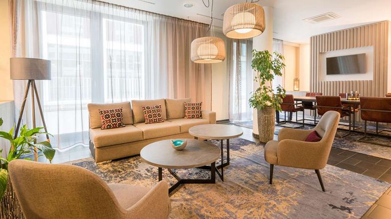 <b>Best Western Hotel Airport Frankfurt Lobby</b>. Images powered by <a href="https://iceportal.shijigroup.com/" title="IcePortal" target="_blank">IcePortal</a>.