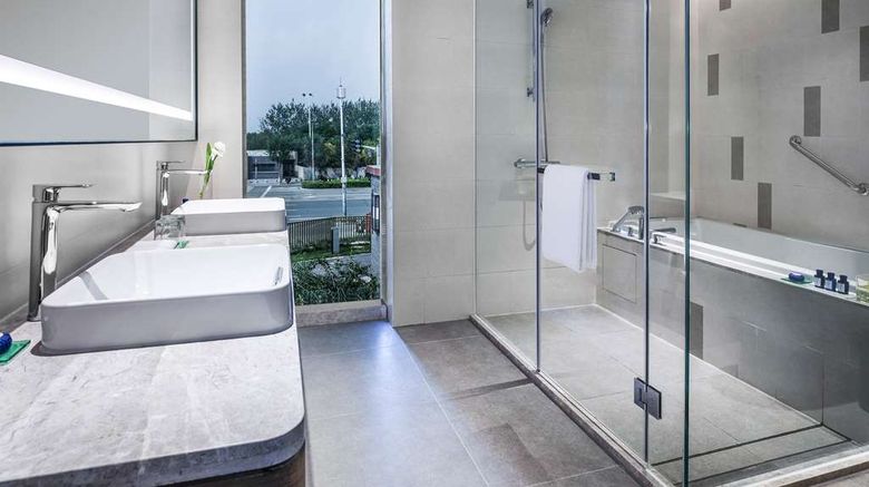 <b>Hyatt Place Beijing Shiyuan Room</b>. Images powered by <a href="https://iceportal.shijigroup.com/" title="IcePortal" target="_blank">IcePortal</a>.