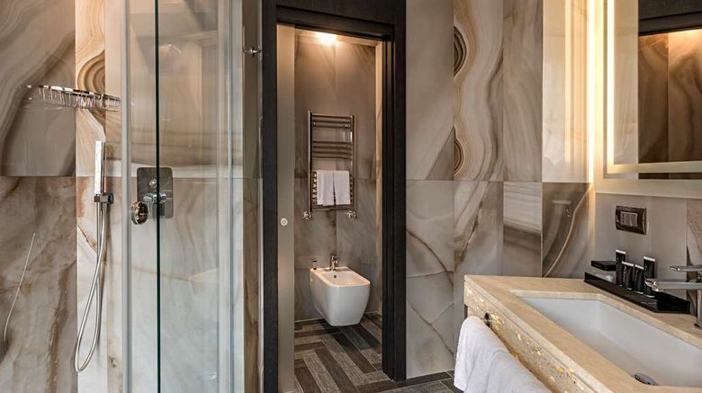 <b>The Tribune Hotel Room</b>. Images powered by <a href="https://iceportal.shijigroup.com/" title="IcePortal" target="_blank">IcePortal</a>.
