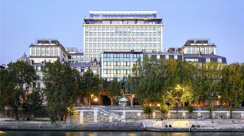 <b>SO/Paris Exterior</b>. Images powered by <a href="https://iceportal.shijigroup.com/" title="IcePortal" target="_blank">IcePortal</a>.