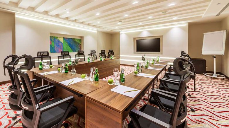 <b>Best Western Plus Al Qurayyat City Cente Meeting</b>. Images powered by <a href="https://iceportal.shijigroup.com/" title="IcePortal" target="_blank">IcePortal</a>.