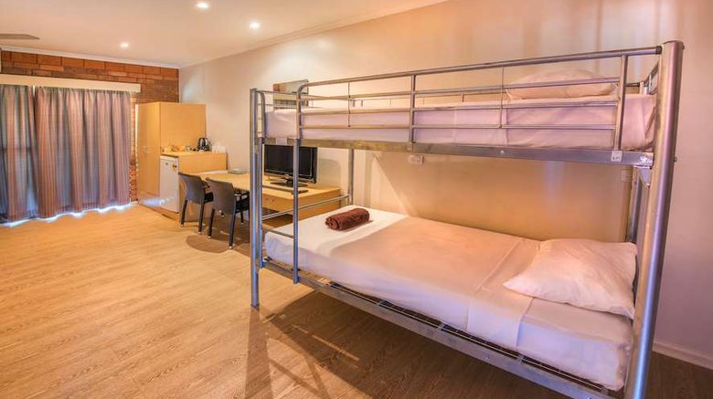 <b>Contour Hotel Room</b>. Images powered by <a href="https://iceportal.shijigroup.com/" title="IcePortal" target="_blank">IcePortal</a>.