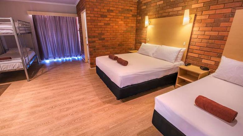 <b>Contour Hotel Room</b>. Images powered by <a href="https://iceportal.shijigroup.com/" title="IcePortal" target="_blank">IcePortal</a>.