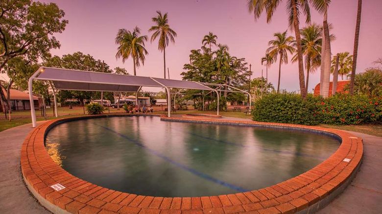 <b>Contour Hotel Pool</b>. Images powered by <a href="https://iceportal.shijigroup.com/" title="IcePortal" target="_blank">IcePortal</a>.