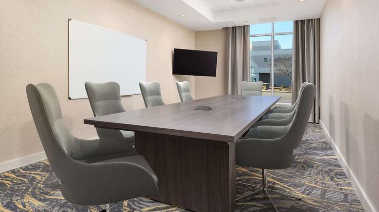 Hampton Inn and Suites Downtown Meeting