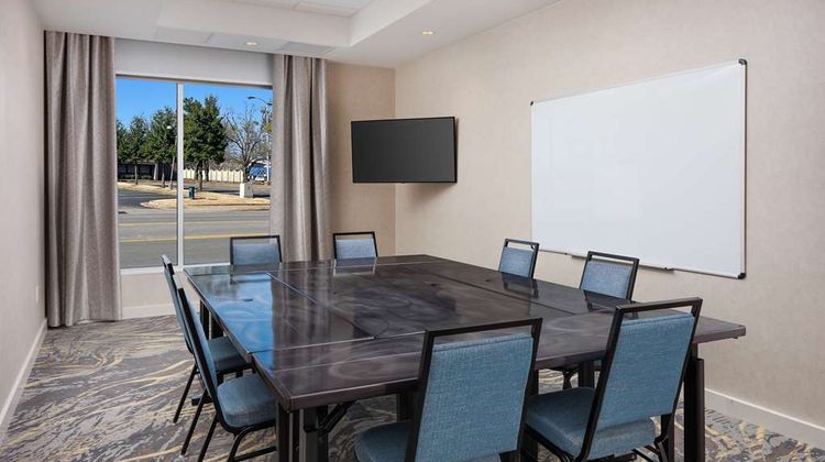 Hampton Inn and Suites Downtown Meeting