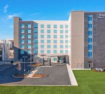Hampton Inn and Suites Downtown Exterior