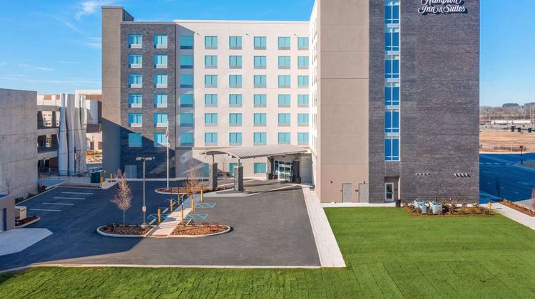 Hampton Inn and Suites Downtown Exterior