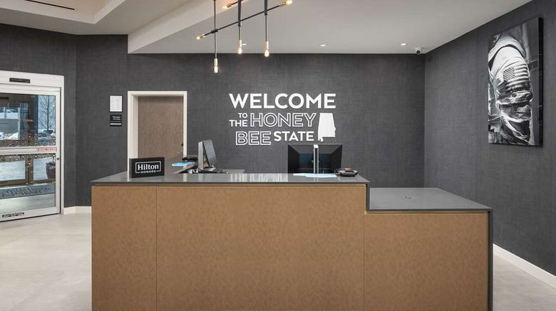 <b>Hampton Inn and Suites Downtown Lobby</b>. Images powered by <a href="https://iceportal.shijigroup.com/" title="IcePortal" target="_blank">IcePortal</a>.