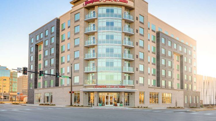 Hampton Inn and Suites Downtown Exterior