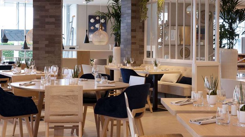 <b>Hilton Garden Inn Le Havre Centre Restaurant</b>. Images powered by <a href="https://iceportal.shijigroup.com/" title="IcePortal" target="_blank">IcePortal</a>.