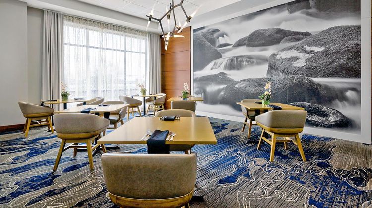 DoubleTree by Hilton Davenport Restaurant