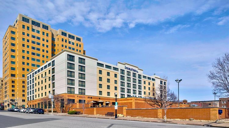 DoubleTree by Hilton Davenport Exterior