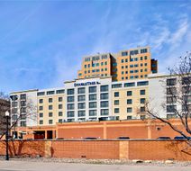 DoubleTree by Hilton Davenport Exterior