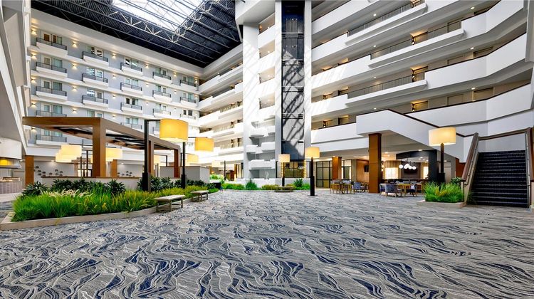 DoubleTree by Hilton Davenport Lobby