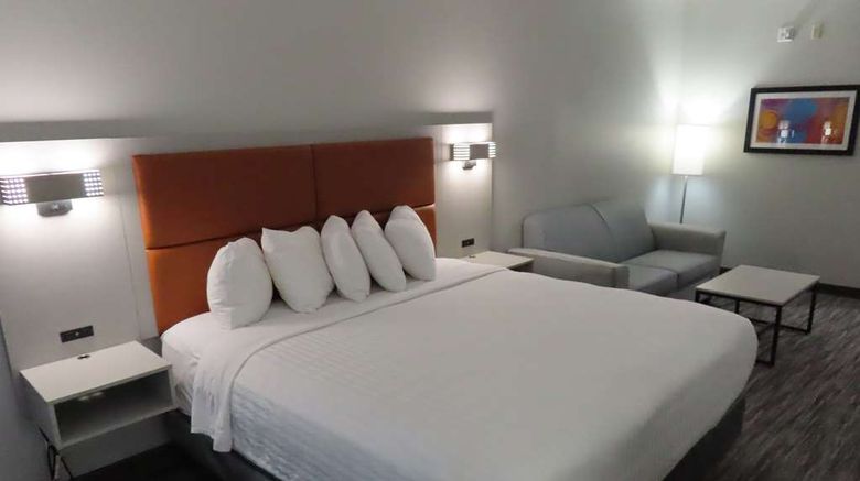 <b>Best Western Heritage Inn & Suites Suite</b>. Images powered by <a href="https://iceportal.shijigroup.com/" title="IcePortal" target="_blank">IcePortal</a>.