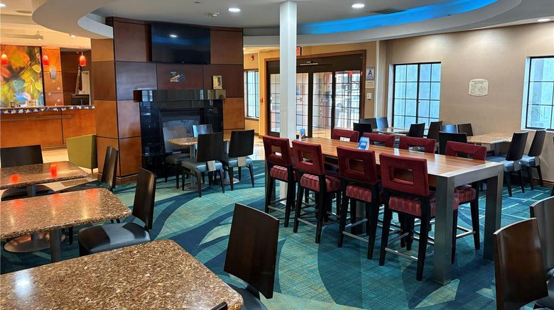 <b>Best Western Hesperia-Victorville Suites Lobby</b>. Images powered by <a href="https://iceportal.shijigroup.com/" title="IcePortal" target="_blank">IcePortal</a>.