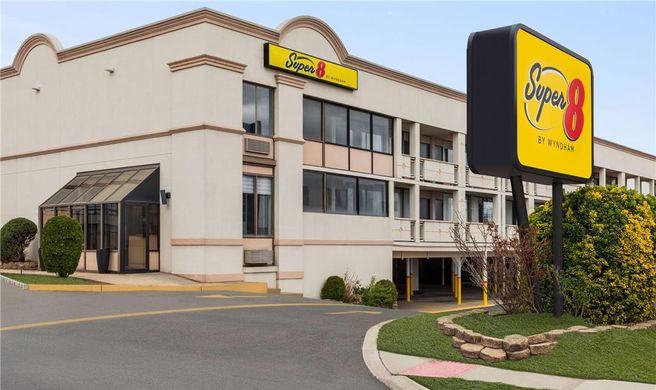 Super 8 by Wyndham Meadowlands Exterior