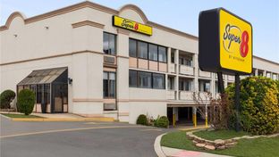 Super 8 by Wyndham Meadowlands