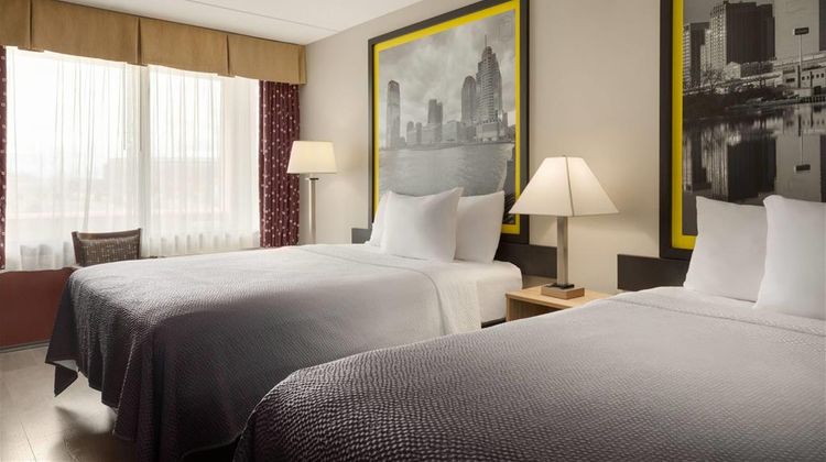 Super 8 by Wyndham Meadowlands Room