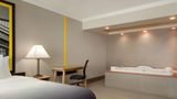 Super 8 by Wyndham Meadowlands Suite