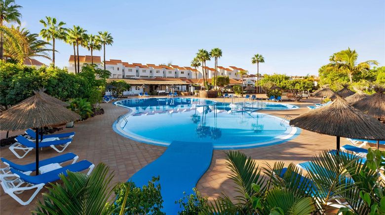 <b>Wyndham Residences Golf del Sur Pool</b>. Images powered by <a href="https://iceportal.shijigroup.com/" title="IcePortal" target="_blank">IcePortal</a>.