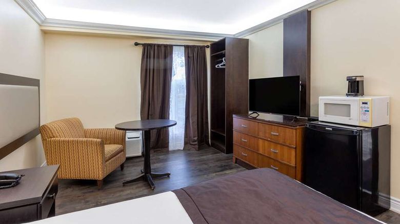 <b>Travelodge by Wyndham Sarnia Room</b>. Images powered by <a href="https://iceportal.shijigroup.com/" title="IcePortal" target="_blank">IcePortal</a>.