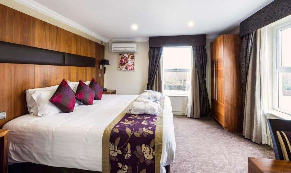 Ramada by Wyndham Cheltenham Room