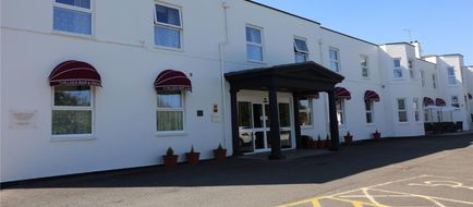 Ramada by Wyndham Cheltenham Exterior