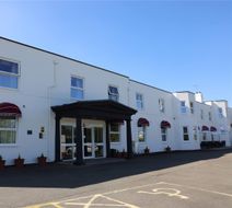 Ramada by Wyndham Cheltenham Exterior