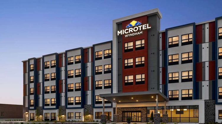 Microtel Inn & Suites by Wyndham Dorval Exterior