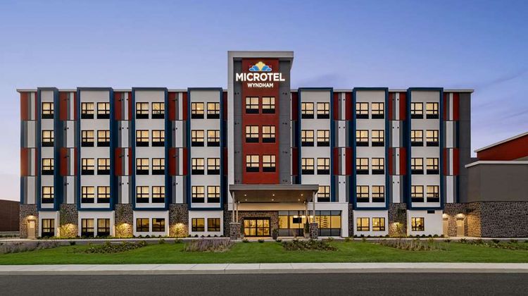 Microtel Inn & Suites by Wyndham Dorval Exterior