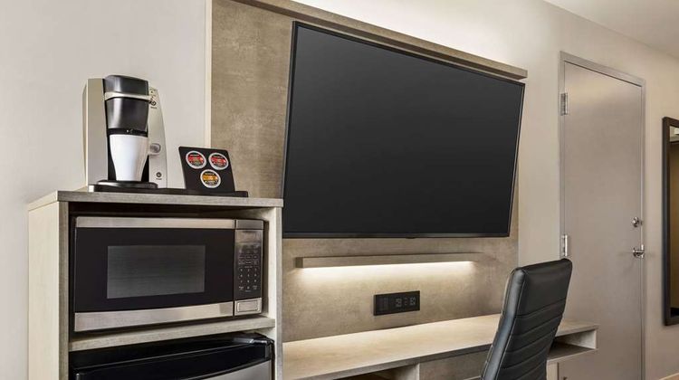 Microtel Inn & Suites by Wyndham Dorval Room