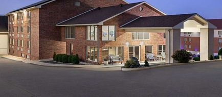 AmericInn by Wyndham & Conference Center Exterior