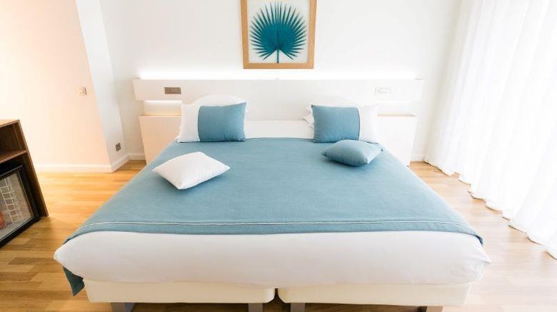 <b>Helios Hotel Room</b>. Images powered by <a href="https://iceportal.shijigroup.com/" title="IcePortal" target="_blank">IcePortal</a>.