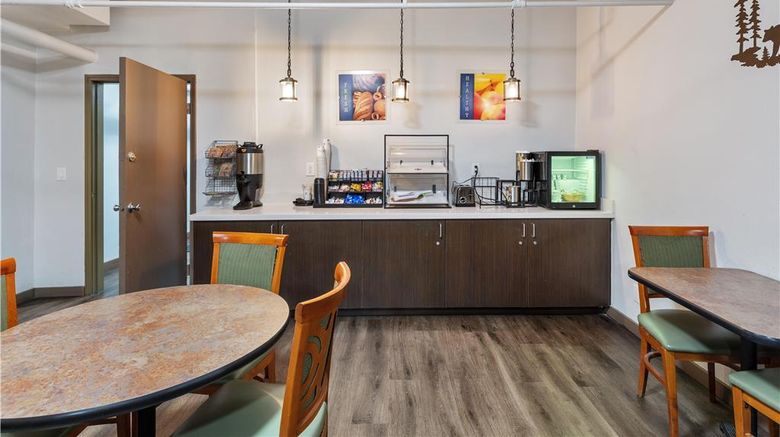 <b>SureStay Plus Hotel by BW Mammoth Lakes Restaurant</b>. Images powered by <a href="https://iceportal.shijigroup.com/" title="IcePortal" target="_blank">IcePortal</a>.