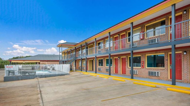 <b>Econo Lodge Russellville Exterior</b>. Images powered by <a href="https://iceportal.shijigroup.com/" title="IcePortal" target="_blank">IcePortal</a>.