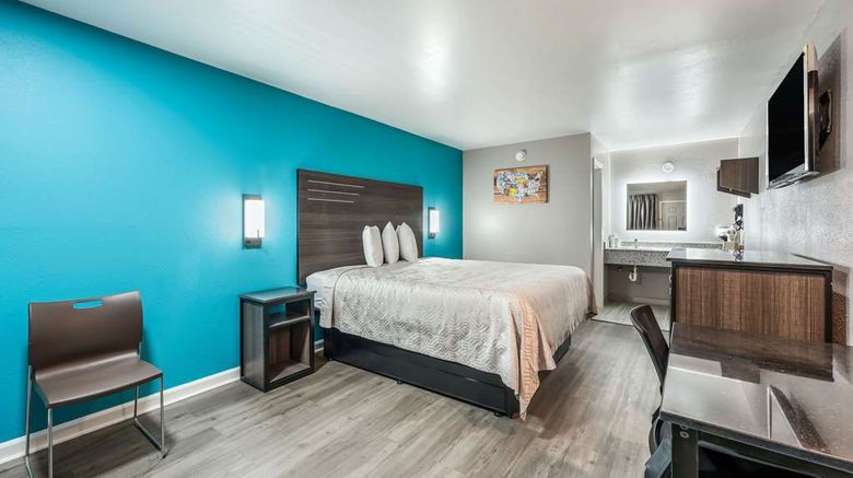 <b>Econo Lodge Russellville Room</b>. Images powered by <a href="https://iceportal.shijigroup.com/" title="IcePortal" target="_blank">IcePortal</a>.